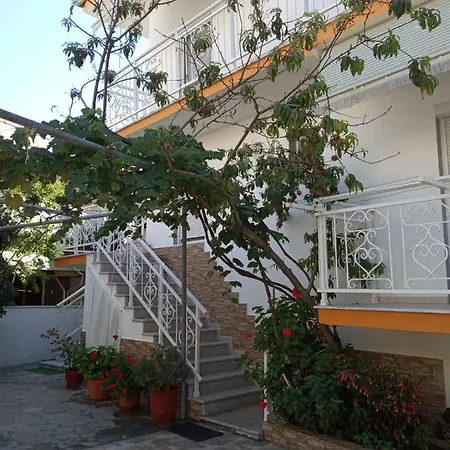Apartment Floral Dimitris Malliaros Potos