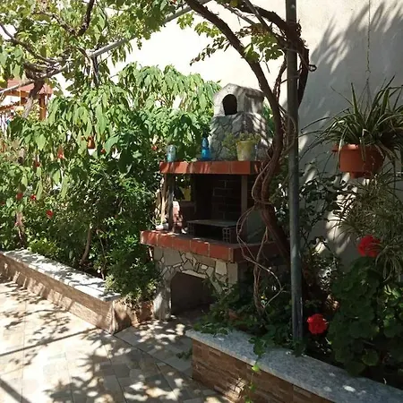 Apartment Floral Dimitris Malliaros Potos
